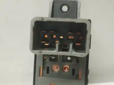 Peça sobressalente para automóvel em segunda mão botão / interruptor elevador vidro traseiro esquerdo por ssangyong korando 2.0 td cat referências oem iam 202006279   Peça sobressalente para automóvel em segunda mão botão / interruptor elevador vidro traseiro esquerdo por ssangyong korando 2.0 td cat referências oem iam 202006279