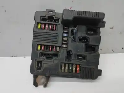 Pezzo di ricambio per auto di seconda mano SCATOLA RELÈ/FUSIBILI per RENAULT SCENIC III  Riferimenti OEM IAM 8200306032C  