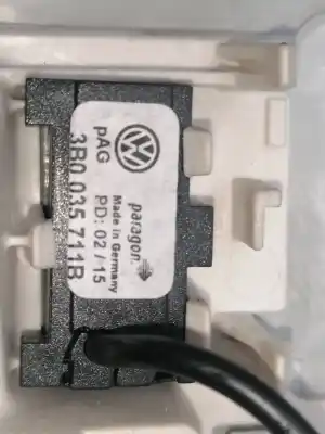 Second-hand car spare part interior light for seat leon (5f1) i-tech oem iam references 5f0947105an  3b0035711b