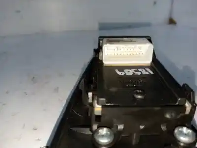 Second-hand car spare part left front power window switch for toyota corolla (_e12_) 1.4 d (nde120_) oem iam references 848200f040  