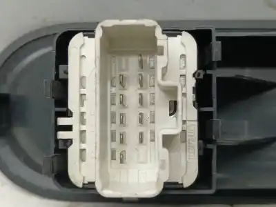 Second-hand car spare part left front power window switch for renault clio iii dynamique oem iam references 8200356519  