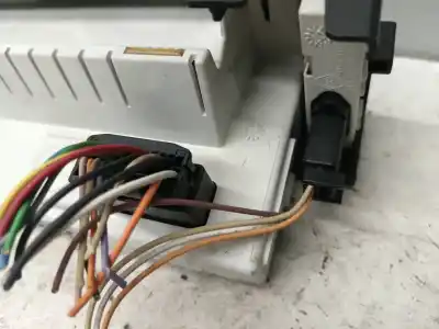 Second-hand car spare part multifunction display for renault clio iii dynamique oem iam references 8200307273c  