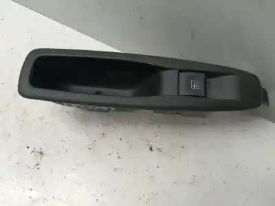 Peça sobressalente para automóvel em segunda mão botão / interruptor elevador vidro traseiro direito por renault clio iv grandtour dynamique referências oem iam 829507217r