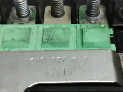 Peça sobressalente para automóvel em segunda mão caixa de fusíveis e relés por skoda spaceback (5h) active referências oem iam 6r0937550a  