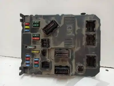 Peça sobressalente para automóvel em segunda mão CAIXA DE FUSÍVEIS E RELÉS por CITROEN C3 1.4 16V SensoDrive X-TR Referências OEM IAM S118085300  