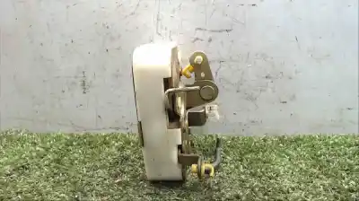 Pezzo di ricambio per auto di seconda mano serratura porta anteriore destra per nissan vanette (c220) ld20 riferimenti oem iam 8050215c00