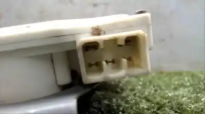 Автозапчастина б/у задній правий двиг центрального замкування для mitsubishi l 200 k6 7 2500 td glx 4-ptas. посилання на oem iam mr432147  