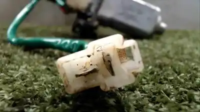 Автозапчастина б/у регулятор склона задній лівий для mitsubishi l 200 k6 7 2500 td glx 4-ptas. посилання на oem iam mr144537