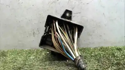 Pièce détachée automobile d'occasion boîtes à fusibles pour opel frontera a 4jb1 références oem iam 