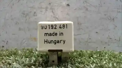 Pezzo di ricambio per auto di seconda mano relè per opel frontera a 4jb1 riferimenti oem iam 90192481  