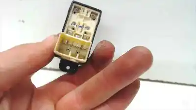 Second-hand car spare part right front power window switch for kia cerato (ld) d4ea oem iam references 935782d000