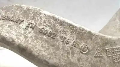 Peça sobressalente para automóvel em segunda mão braço de suspensão inferior dianteiro direito por bmw serie 5 berlina (e60) n52b25a referências oem iam 6082t6