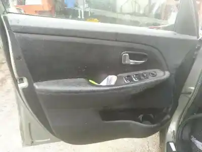 Peça sobressalente para automóvel em segunda mão forra / revestimento da porta dianteira esquerda por kia carens (rp) d4fd referências oem iam 