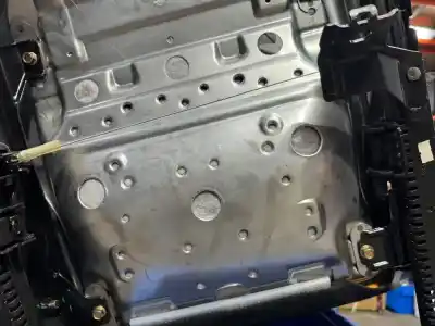 Second-hand car spare part right front seat for mitsubishi montero (v20/v40) 2.5 91kw oem iam references mr651149  