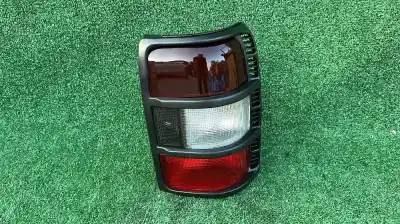 Автозапчасти б/у правый задний фонарь за mitsubishi montero v20 v40 2800 td glx 5-ptas. ссылки oem iam mb683992  