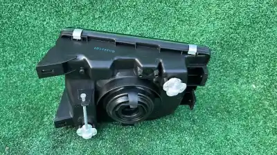 Автозапчастина б/у права фа для mitsubishi montero v20 v40 2800 td glx 5-ptas. посилання на oem iam mb831068  