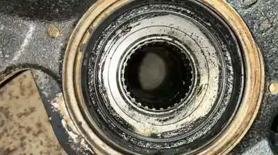 Second-hand car spare part front right knuckle for mitsubishi montero (v20/v40) 2.5 91kw oem iam references mr113893  