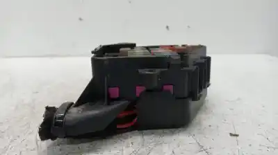 Pièce détachée automobile d'occasion boîtes à fusibles pour audi a6 avant (4f5) asb références oem iam 8d1941824