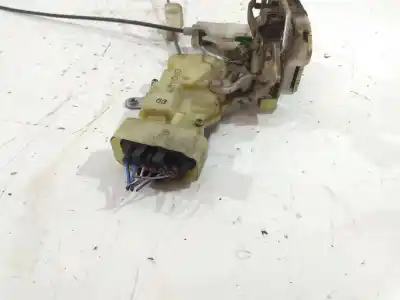 Автозапчасти б/у замок левой передней двери за TOYOTA YARIS (NCP1/NLP1/SCP1) 1.4 Turbodiesel CAT ссылки OEM IAM 040327 6 CABLES 