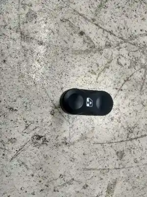 Second-hand car spare part right front power window switch for dacia duster 1.5 dci diesel fap cat 107 cv / 79 kw oem iam references   