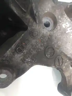 Peça sobressalente para automóvel em segunda mão suporte do alternador por volkswagen golf vi (5k1) 2.0 tdi referências oem iam 03l903143d