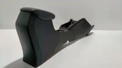 Pezzo di ricambio per auto di seconda mano bracciolo centrale per hyundai i20 coupe sport riferimenti oem iam 93310c8000  