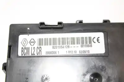 Pezzo di ricambio per auto di seconda mano scatola relè/fusibili per renault clio iii 20 aniversario riferimenti oem iam 8201054128  