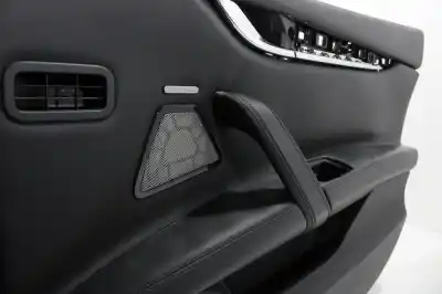 Gebrauchtes Autoersatzteil türverkleidung vorne rechts zum maserati quattroporte diesel oem-iam-referenzen 06700139540  