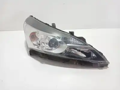 Second-hand car spare part RIGHT HEADLIGHT for TOYOTA VERSO  OEM IAM references 811100F16100  