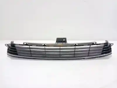 Second-hand car spare part central bumper grille for toyota auris (_e18_) 1.8 hybrid (zwe186_) oem iam references 5311202670