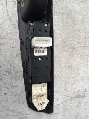 Peça sobressalente para automóvel em segunda mão botão / interruptor elevador vidro dianteiro esquerdo por kia cee'd sw (ed) 1.6 crdi 115 referências oem iam 935701h120  823511h010