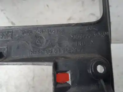 Peça sobressalente para automóvel em segunda mão moldagem por peugeot 307 break/sw (s2) sw pack + 109 cv / 80 kw referências oem iam 9651943877  