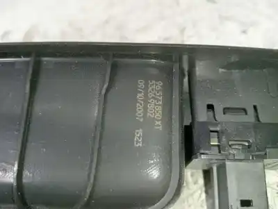 Peça sobressalente para automóvel em segunda mão botão / interruptor elevador vidro traseiro direito por peugeot 308 sw confort referências oem iam 96573850xt