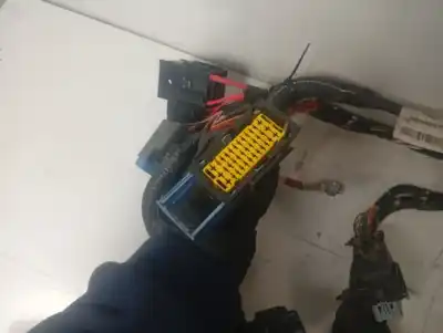 Peça sobressalente para automóvel em segunda mão fio por dacia sandero stepway referências oem iam 240118084r  