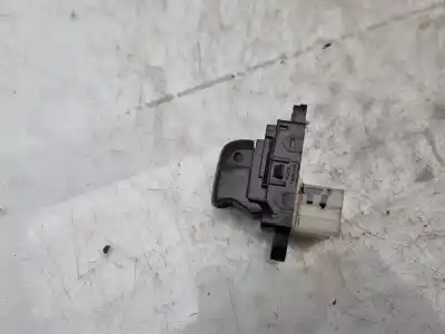 Peça sobressalente para automóvel em segunda mão Botão / Interruptor Elevador Vidro Traseiro Esquerdo por RENAULT KADJAR (HA_, HL_) 1.6 TCe 165 Referências OEM IAM   