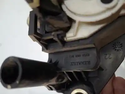 Second-hand car spare part tailgate back door handle for renault clio ii fase ii (b/cb0) 1.5 dci diesel 65 cv / 48 kw oem iam references   