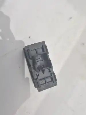 Second-hand car spare part hazard warning lights for ford kuga i 2.0 tdci 4x4 oem iam references   