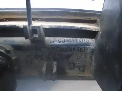 Автозапчастина б/у завнішня ручка задня ліва для renault clio ii fase ii (b/cb0) k9k702 посилання на oem iam 7701471883  