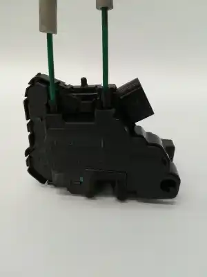 Second-hand car spare part left front door lock for ssangyong tivoli 673910 oem iam references 7121035020  