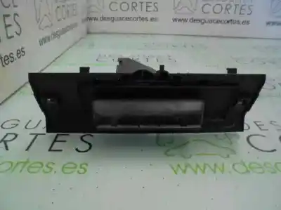 Second-hand car spare part tailgate back door handle for peugeot 206 sw 8hx(dv4td) oem iam references 8726q0