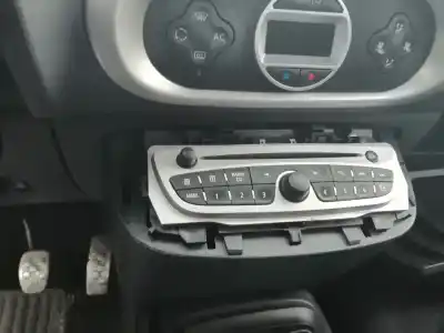 Second-hand car spare part audio system / radio cd for renault wind d4f782 oem iam references 281150032r