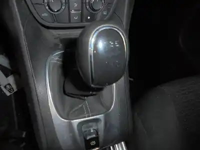Pezzo di ricambio per auto di seconda mano pomello della leva del cambio per opel meriva b monospace (s10) 1.6 cdti (75) riferimenti oem iam 55596747  