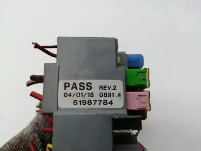 Автозапчасти б/у блок реле/предохранителей за jeep compass (mp) fca ссылки oem iam 51987784  