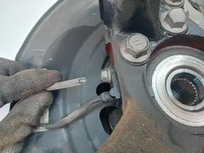 Pièce détachée automobile d'occasion moyeu de roue avant gauche pour toyota auris (e18) 2zr références oem iam 4321205090  