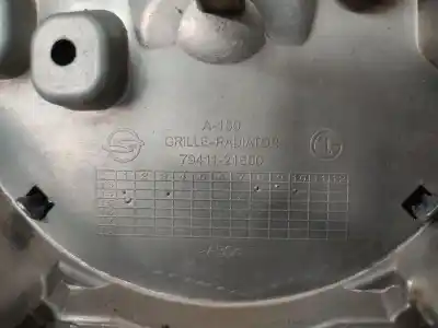 Автозапчастина б/у передня решіта для ssangyong rodius d20dtr посилання на oem iam 7941021610  