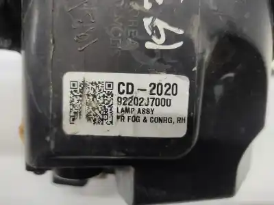 Автозапчастина б/у правий протитуман для kia ceed (cd) d4fe посилання на oem iam 92202j7000  