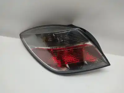 Pezzo di ricambio per auto di seconda mano LAMPADA POSTERIORE SINISTRA per OPEL ASTRA H CARAVAN Z17DTJ Riferimenti OEM IAM 93183055  