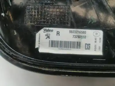 Автозапчастина б/у правий ліхтар для peugeot 208 (p2) hn05 посилання на oem iam 9823216580  