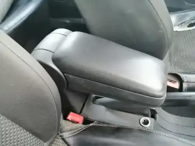 Автозапчастина б/у центральний подлокник для seat toledo iv (kg3) 1.6 tdi посилання на oem iam 6v0867174