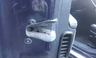 İkinci el araba yedek parçası SOL ÖN KAPI KILIDI için AUDI A8 (D2)  OEM IAM referansları 8D1837015F  